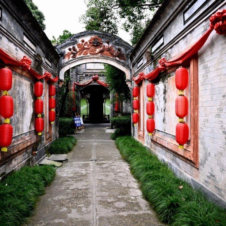 珠江电视台播放的电影太老，很多都重复播映，可不可以播一些新的电影，如卧虎藏龙游戏画面