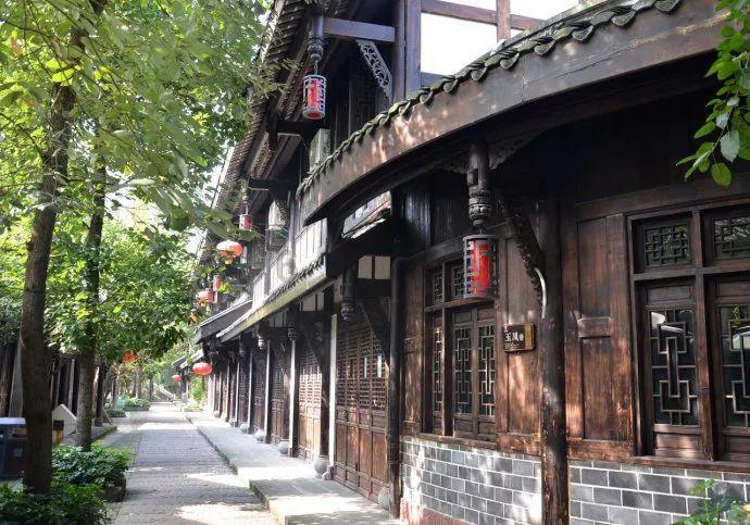 一代才女蔡文姬17岁守寡,35岁曹操赐婚后竟下令要处死她丈夫